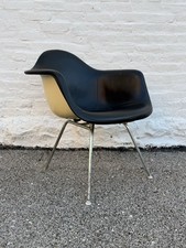 Herman Miller Eames MAX Chair, Parchment Naugahyde