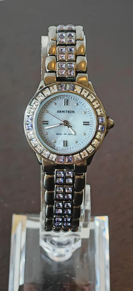 Reloj Pulsera Armitron Now Tono Dorado - Piedras Azul Claro y Azul | Batería Nueva Foto 2 de 4