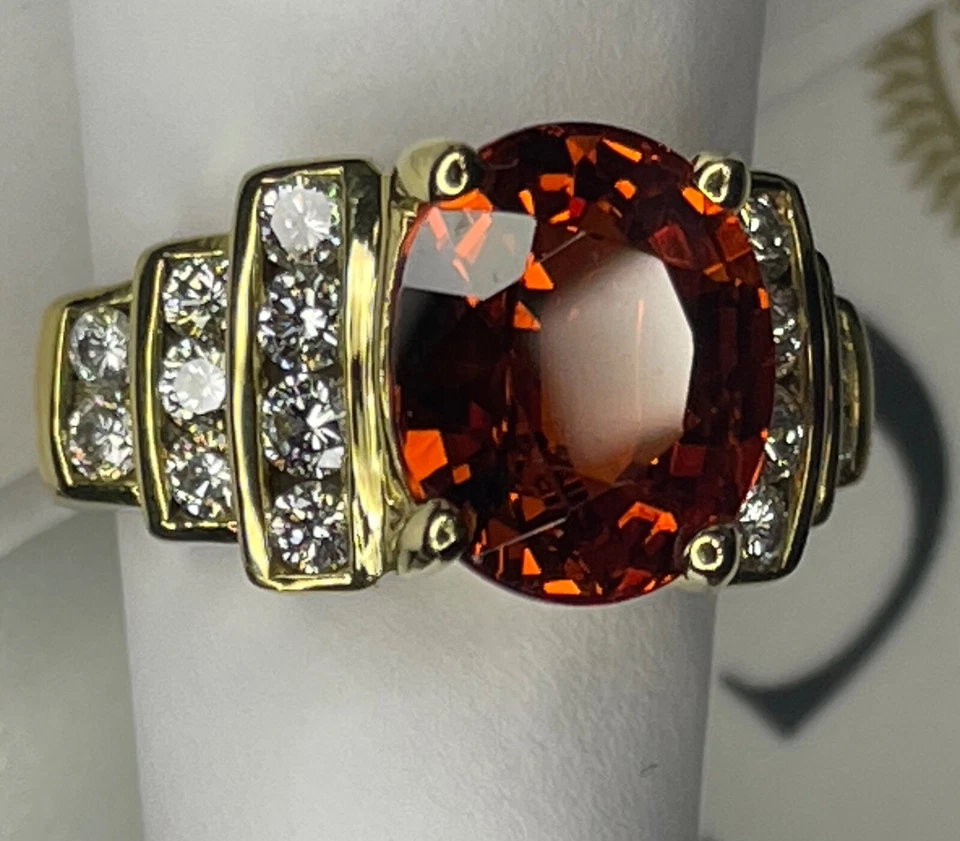 ГРАНАТ ГИА СПЕССАРТИН 5,11 карата НЕОТАПЛИВАЕМОЕ ЗОЛОТО 18 КАРАТ ПОЧТИ БЕСЦВЕТНЫЕ БРИЛЛИАНТЫ - Изображение 3 из 4