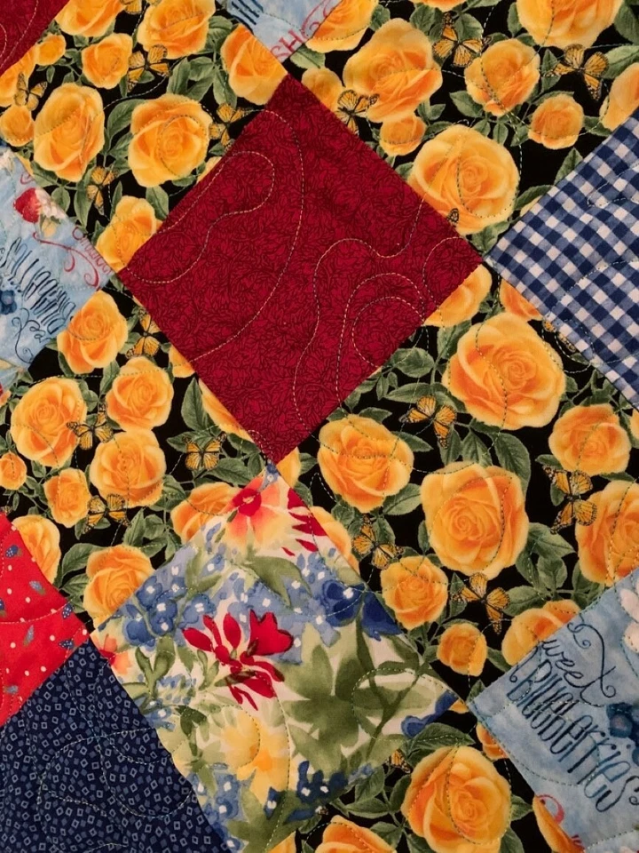 Edredón hecho a mano rosas amarillas y rojas 50" x 50" Foto 4 de 4