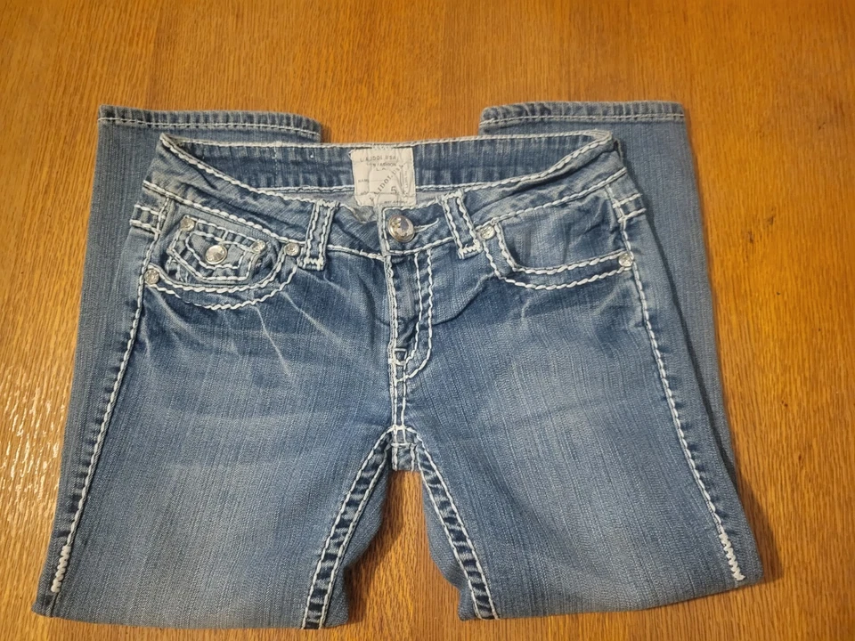 Pantalones de mezclilla azul capri de tiro bajo lavado oscuro LA IDOL para mujer talla 5 29 X 18 Foto 4 de 4