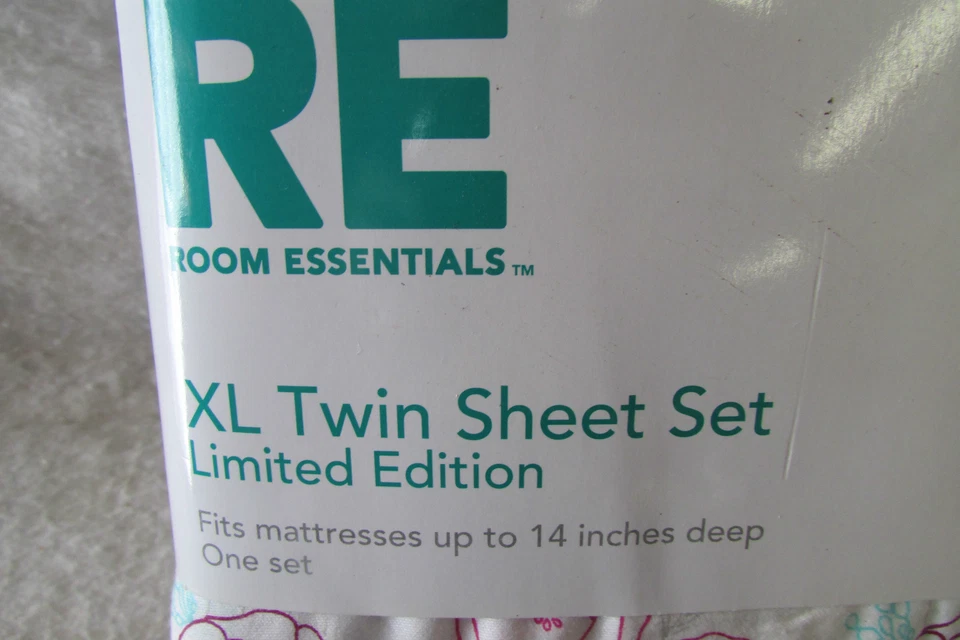 NIP XL Twin SHeet Set Limited Edition by Room Essentials - Image 2 of 3