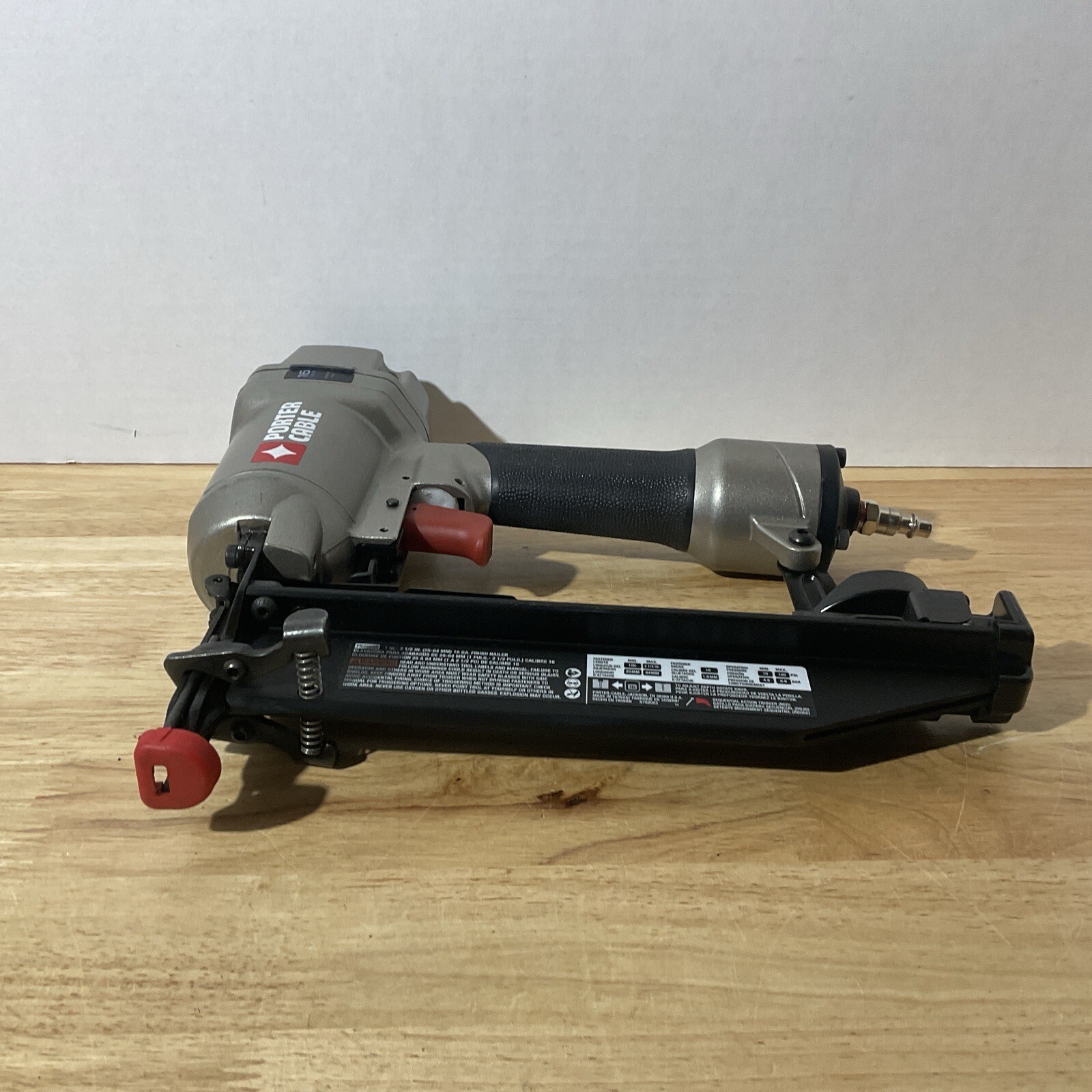 PORTER CABLE FN250SB 1" 2 1/2" STRAIGHT 16 GAUGE PNEUMATIC FINISH