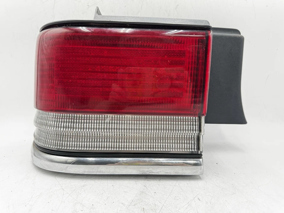 Luz trasera exterior del lado del conductor Plymouth Acclaim LH 1989-1991 OEM 166-01386L Foto 4 de 4