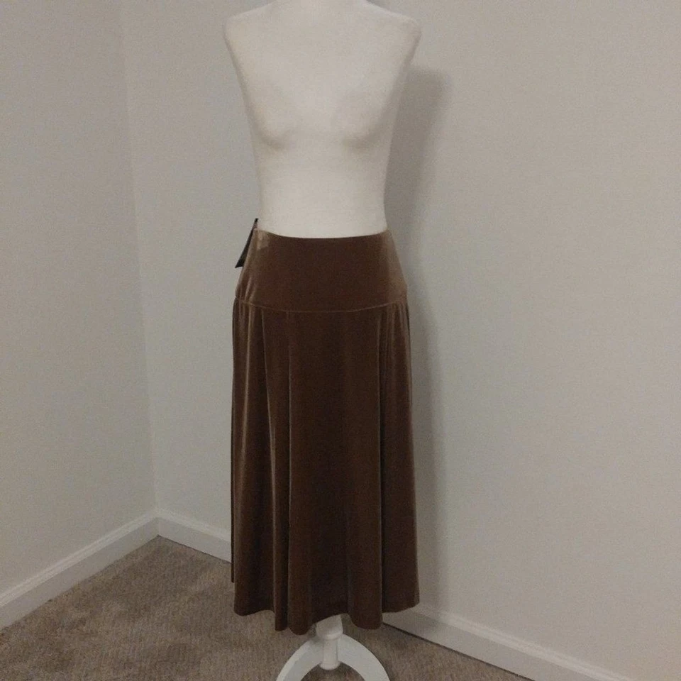 Falda midi de terciopelo camel Compagnia Italiana EU 42 NUEVA CON ETIQUETAS Foto 2 de 4