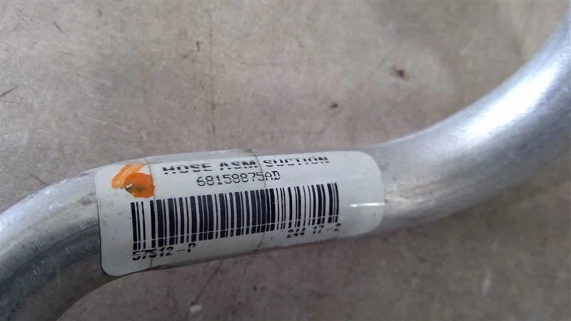 Dodge Challenger 2015-2022 aire acondicionado línea de succión 68158875AD Foto 2 de 4