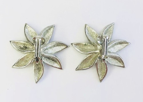 Juego de Pendientes de Broche y Clip de Flor Estrás Vintage Tono Plateado en Capas - Imagen 7 de 9