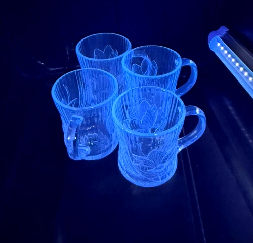 4 Vintage Arcoroc Canterbury France Mugs Crocus Flower, Blue Manganese Glow