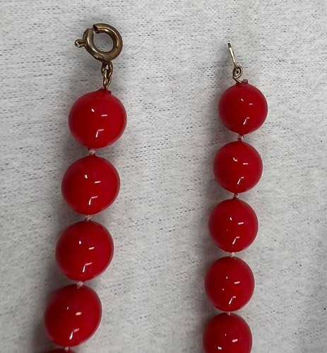 Vintage Plastic Red Beaded Retro 11" Necklace Costume Jewelry Hand Knotted - Picture 5 of 5