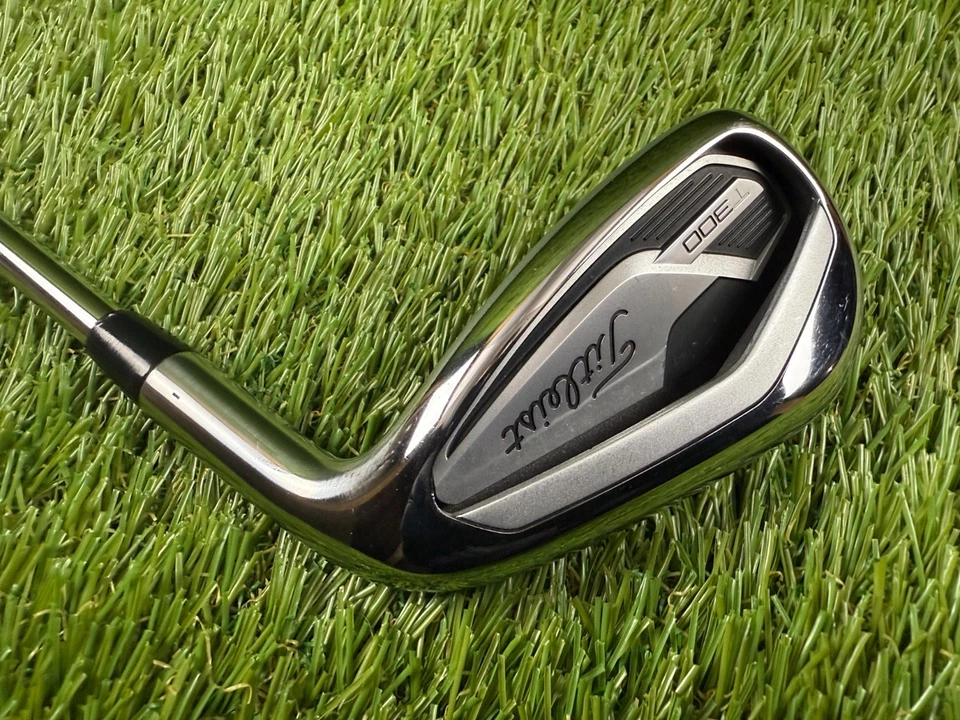 *Nice* Titleist T300 PW Pitching Wedge | Right Hand | AMT Red R300 Regular - Image 3 of 4