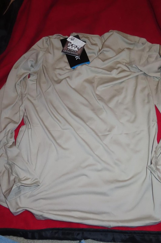 GEN III LVL 1 TOP LIGHTWEIGHT BASE LAYER MOISTURE WICKING MED LONG NWT 6691