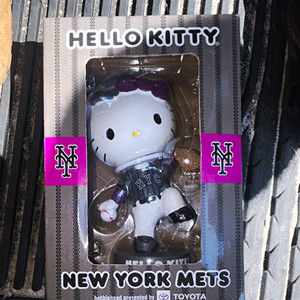 Hello Kitty Mets | eBay