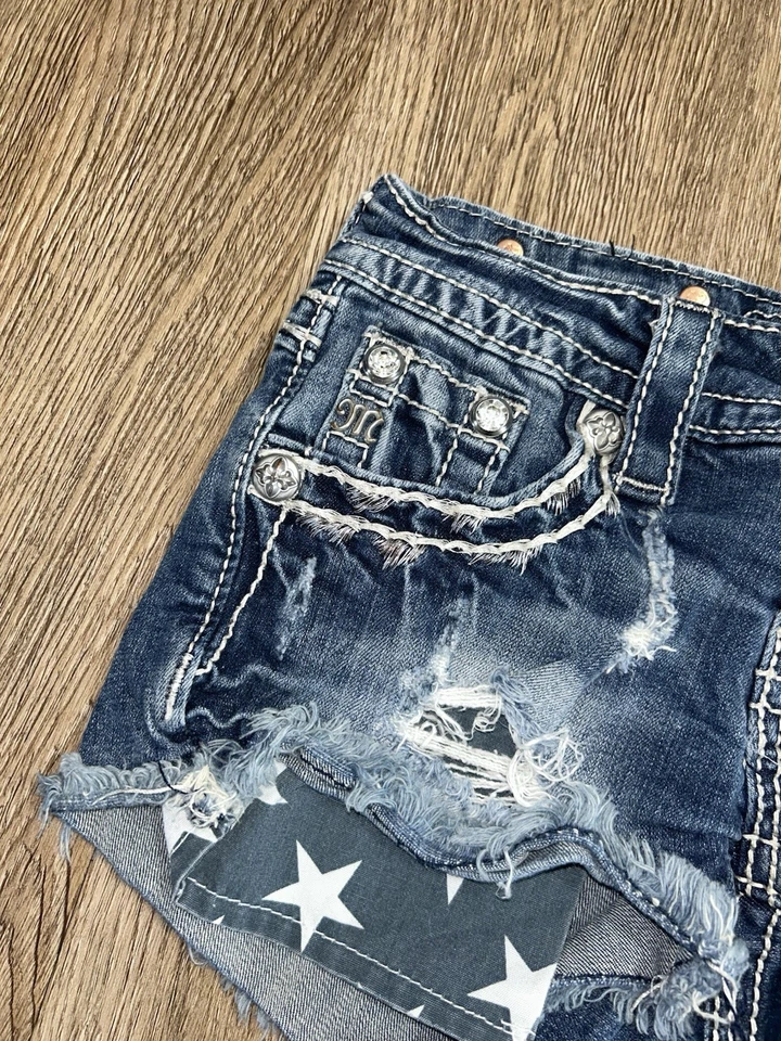 Pantalones Cortos de Denim Miss Me Signature Talla 22 Bandera Americana Bolsillos Estrás Para Mujer’s Foto 2 de 4