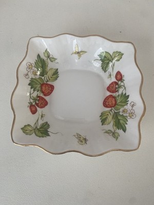 Queens Virginia Erdbeere Schmuckschale Rosina Fine Bone China eckig 12,5 cm