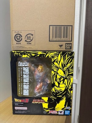 FiguartsZERO Super Saiyan 3 Son Goku -Dragon Fist Explosion-