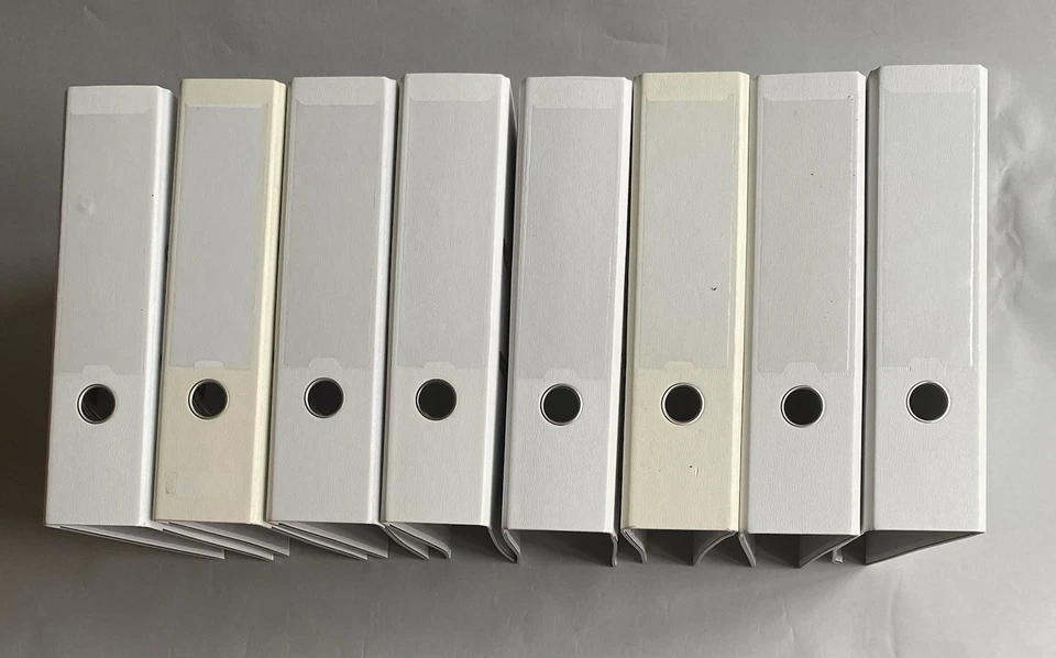 8 Leitz-Ordner breit in Plastik Weiß