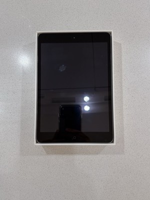 Apple iPad mini(第1世代) スペースグレー iPad Mini 1st Generation - Space Gray 16GB (read Desc.) With