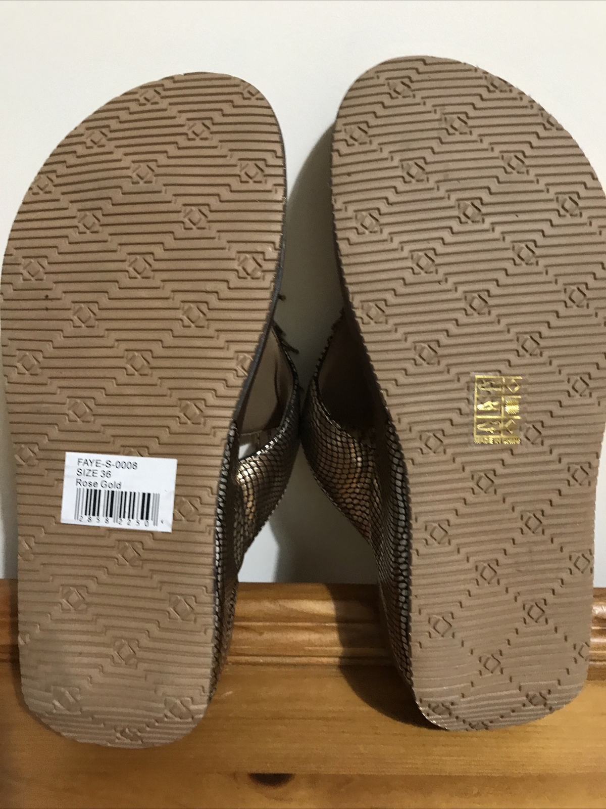 Shuropody Foot Clinic size 3 rose gold toe post sandals NEW | eBay