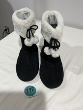 Woman  s Dear Foams Large 11-12 Black Sweater Material Fur Culf Bootie Slipper