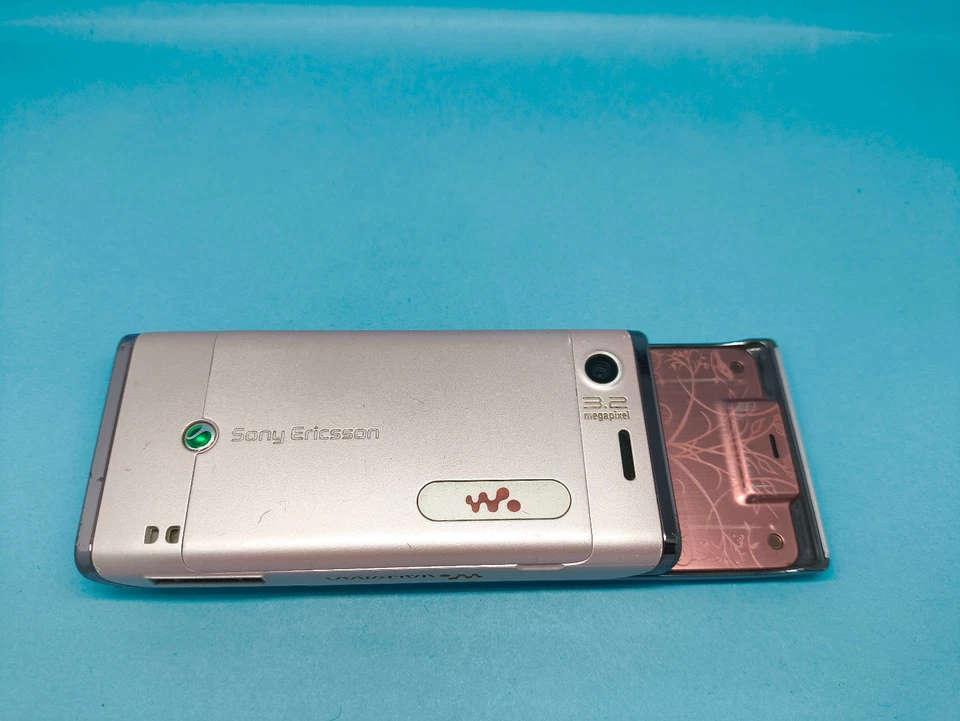 Sony Ericsson Walkman W595 Pink Unlocked Mobile Slider Phone - Image 3 of 4