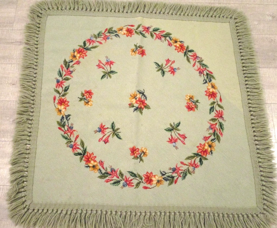 Tapiz/alfombra floral verde punta de aguja de lana vintage 44"x43" amarillo, rosa, azul Foto 2 de 4