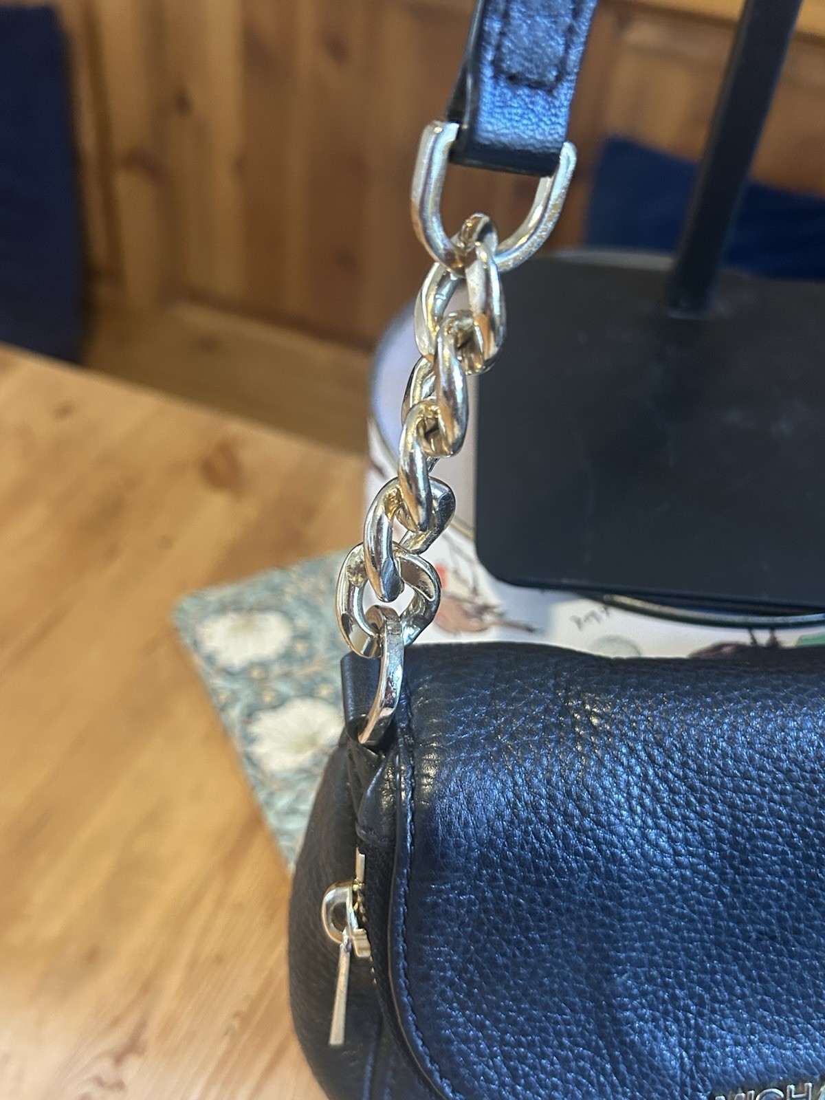 Michael Kors Bedford Black Pebbled Leather Crossbody Bag Gold Chain Flap 107719 image 4