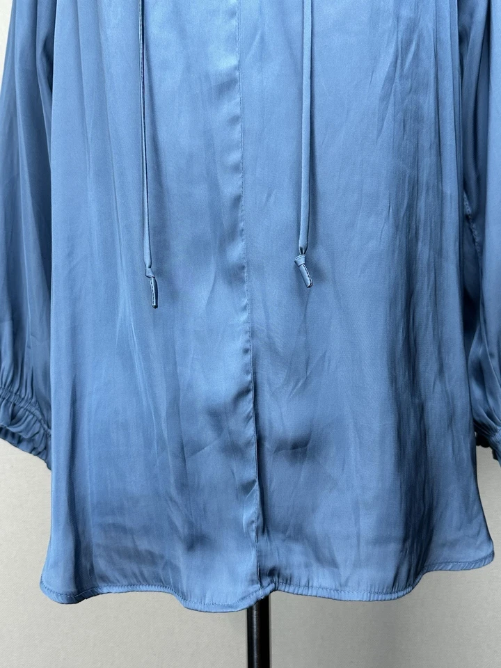 Carmen Marc Valvo Silky Slate Blue Blouse Sz Small Petite Classic Boho Flowy - Image 3 of 4