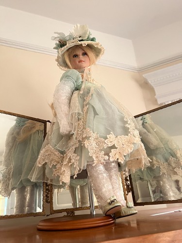 MUNDIA "JOSEPHINE" CHRISTINE ET CECILE Blue Eyes Blonde Hair 20" Doll W/ Stand - Picture 9 of 14