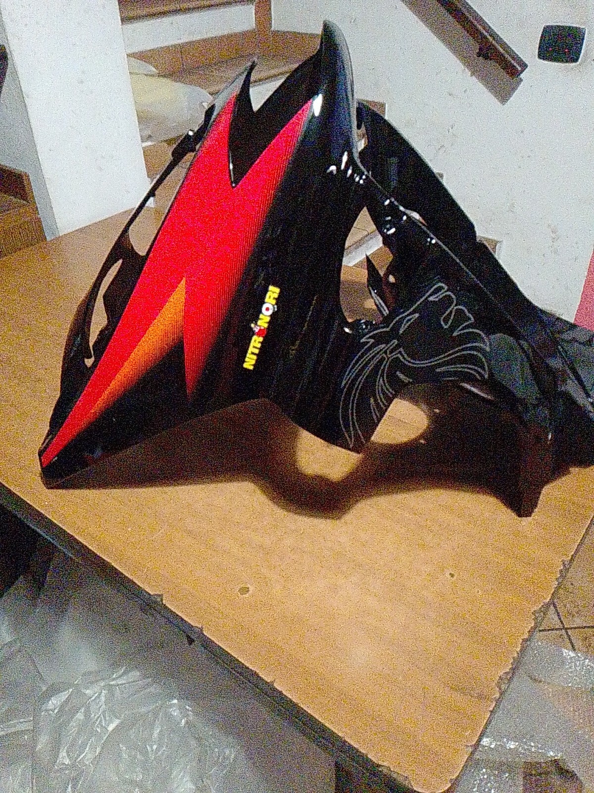 SCUDO ANTERIORE APRILIA SR Limited Edicion Nitro Nori VERNICIATO NERO Lucido