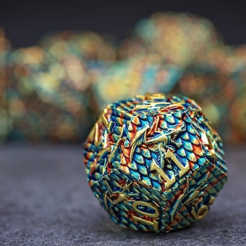 Sage's Dragonscales Set di dadi poliedrici in metallo verde/rosso/oro giochi D&D - Foto 3 di 10