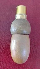 PETIT BRIQUET A ESSENCE EN BOIS EN FORME DE GLAND 