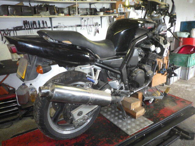 Vis BTR Platine Repose-Pied Pour Yamaha FZ6 600 2004+ - Réf. 90110-08220-00 - M8x1.25 - Neuf