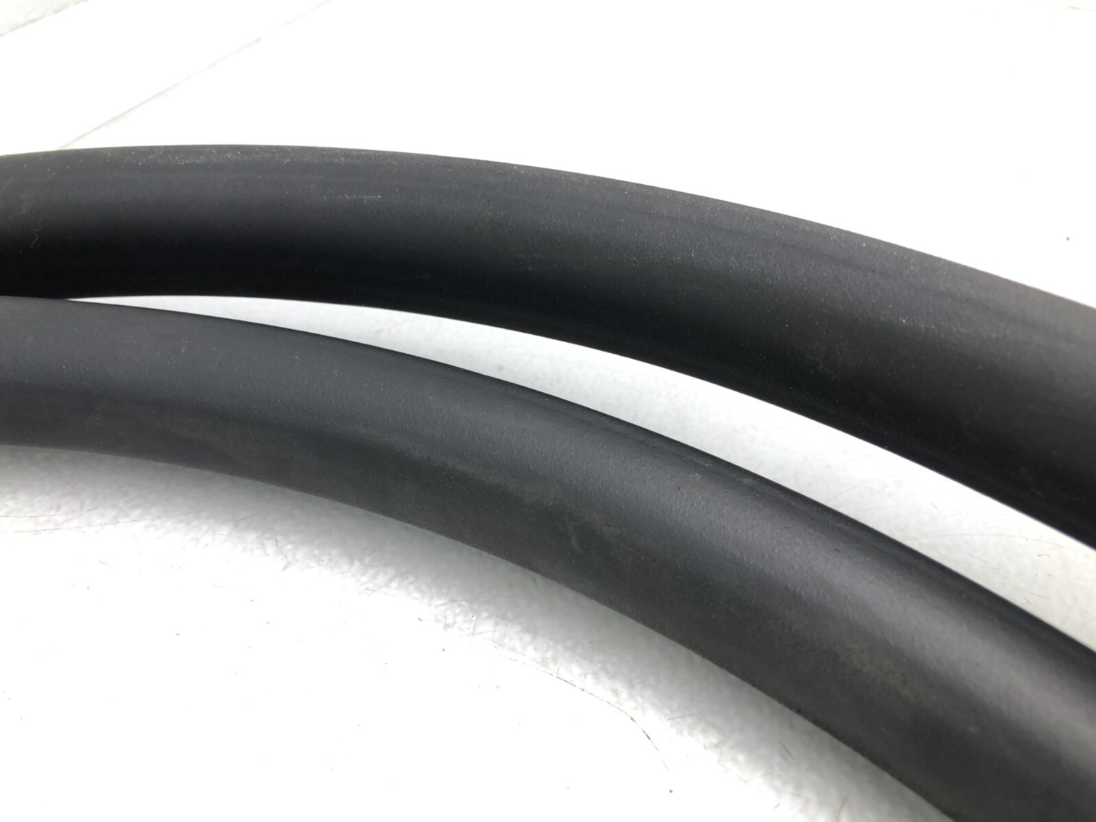 2017-2024 MASERATI LEVANTE S LEFT DRIVER FRONT DOOR WEATHERSTRIP SEAL OEM