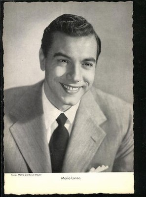 Opernsänger Mario Lanza mit Anzug und Krawatte, Ansichtskarte 
