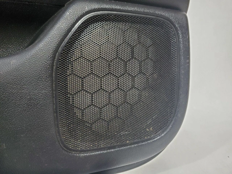 Chevrolet Silverado 2500 2016 OEM panel de moldura de puerta trasera izquierda Foto 2 de 4