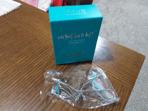 THRIVE CAUSEMETICS EYELASH CURLER NEW IN BOX FREE SHIP!! - Picture 2 of 2