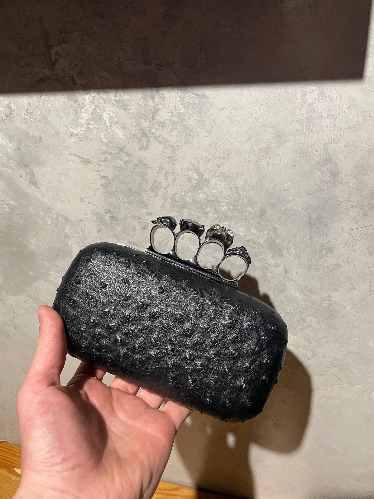 Alexander McQueen — Alexander McQueen Knuckle Skull Clutch