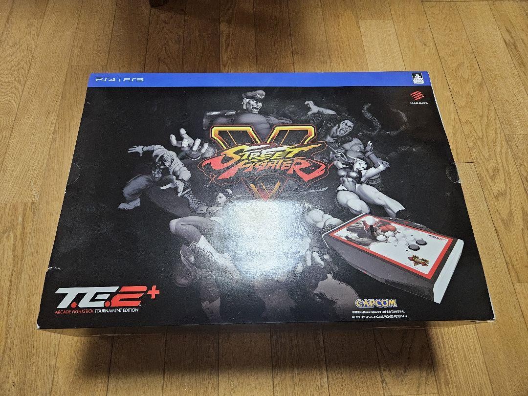 Mad Catz Street Fighter V Arcade FightStick Tournament Edition 2