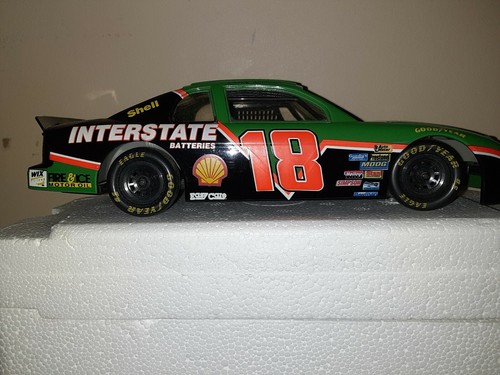 Revell Collection #18 Bobby Labonte 1996 Monte Carlo - Picture 2 of 4