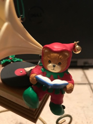ENESCO CHRISTMAS ORNAMENT: LUCY & ME: CRANK UP THE CAROLS OLD FASHIONED STEREO - Picture 6 of 8