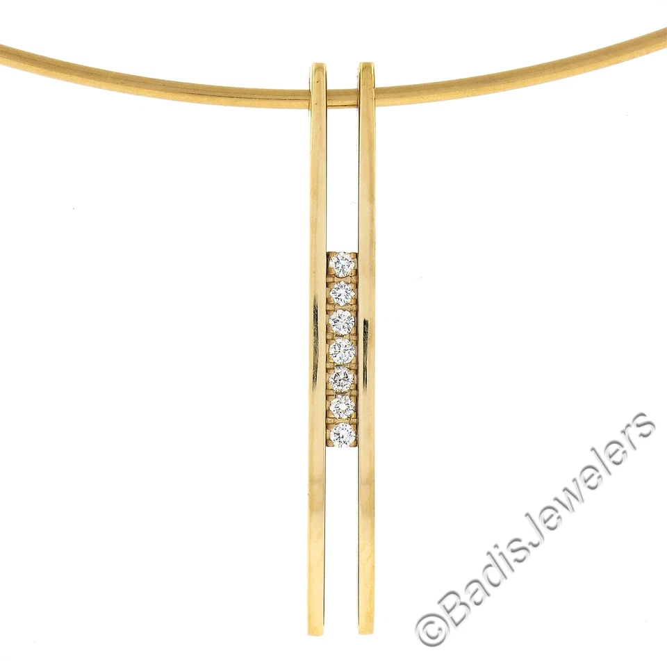 Collar collar de alambre colgante con gota de diamantes de 0,10 quilates de oro amarillo de 18 quilates Movado Foto 2 de 4