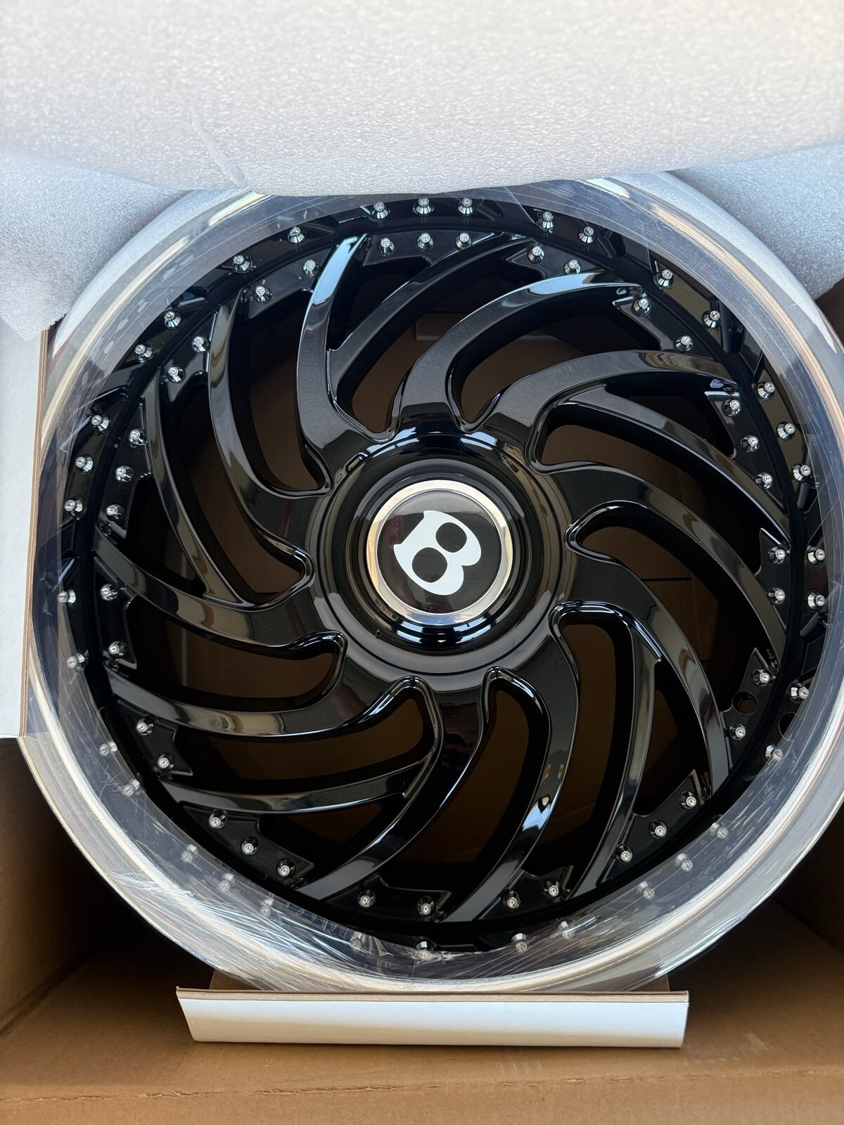 New Custom 22 Staggered Bentley GT Wheels with Floating "B" 