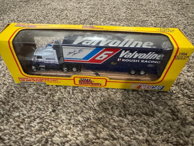 Vintage Nascar Racing Champions 6 Mark Martin Cab and Trailer 1:87 Die Cast NEW