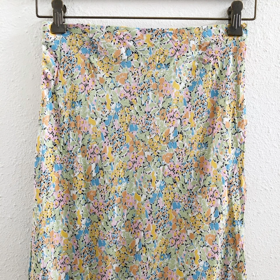 Falda midi con estampado animal talla pequeña de ZARA Foto 3 de 4