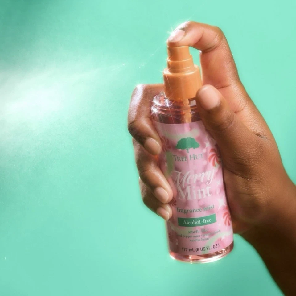 Tree Hut Merry Mint Holiday 5 juegos labios, exfoliante, gel de baño, niebla y mantequilla corporal Foto 3 de 4