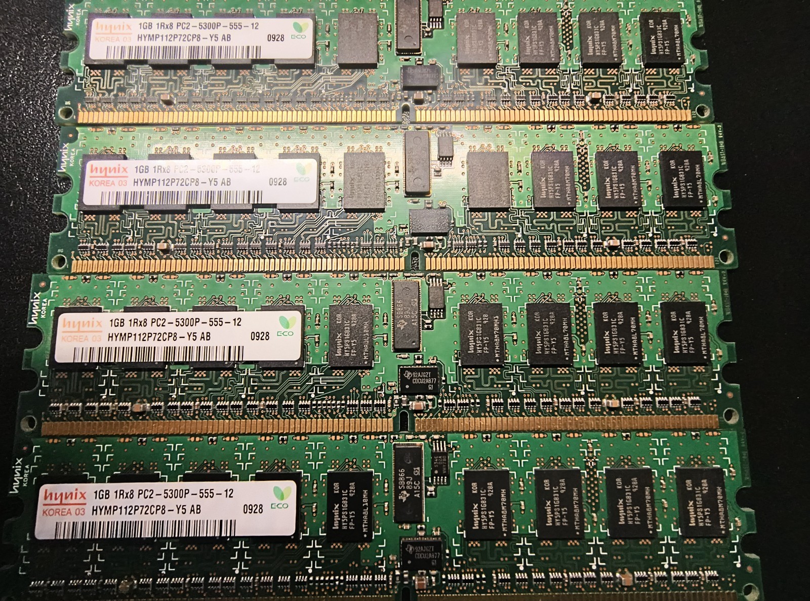 Kit RAM 4Go DDR2 Hynix PC2-5300P pour serveurs et stations de travail