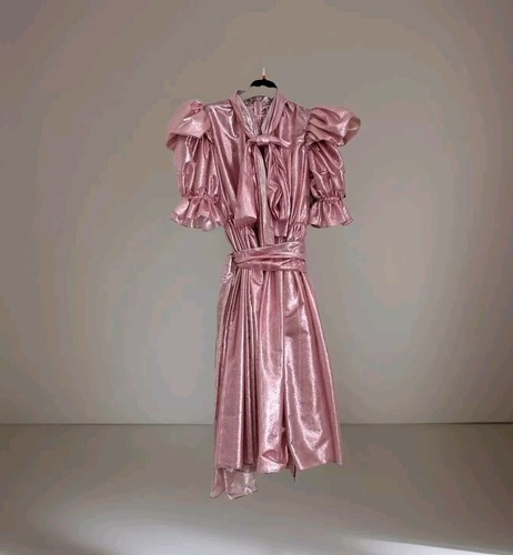 Prezzo consigliato: £ 1800 DOLCE GABBANA ABITO MIDI CON PAPILLON IN ROSA METALLIZZATO. IT40 / UK 8 - Foto 2 di 22