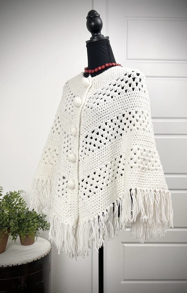 Vintage 1960's WHITE CROCHET PONCHO Handmade Button-Down Fringe Bottom - Image 3 of 4