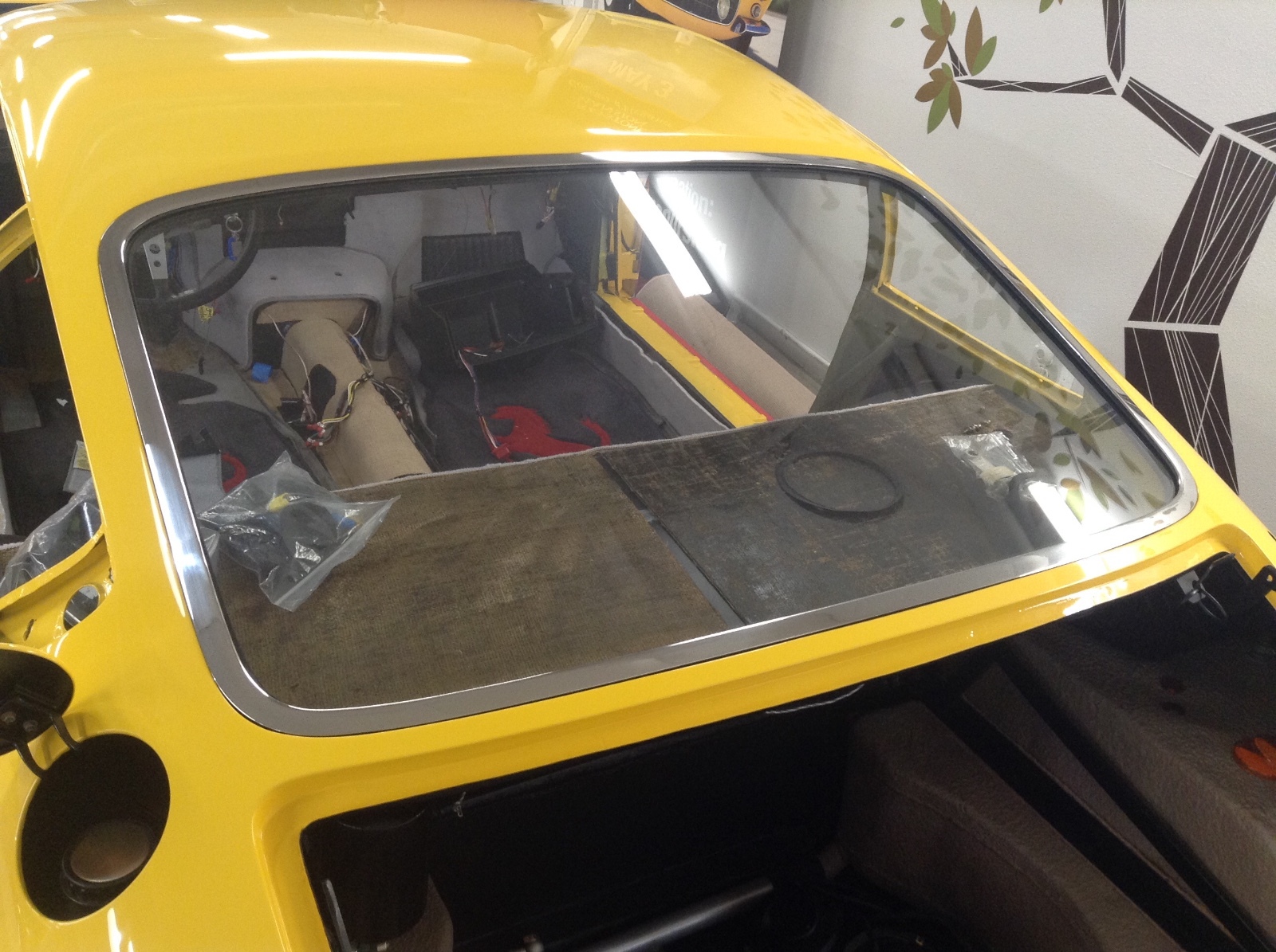 Ferrari 365 GTB/4 Daytona (Coupe) Rear Window, New, 1969 - 1973.