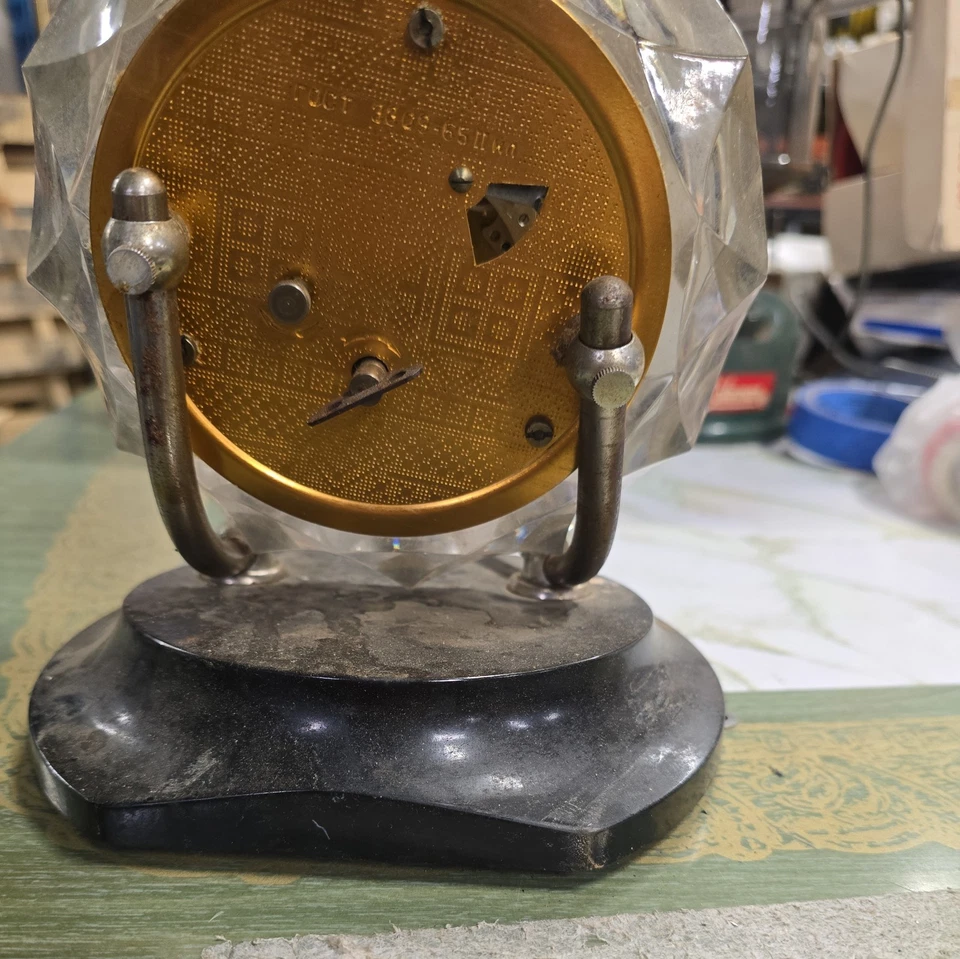 Vtg Majak USSR Soviet Heavy Crystal Desk Clock 11 Jewels - 12 Hr Dial Self Wound - Image 3 of 4